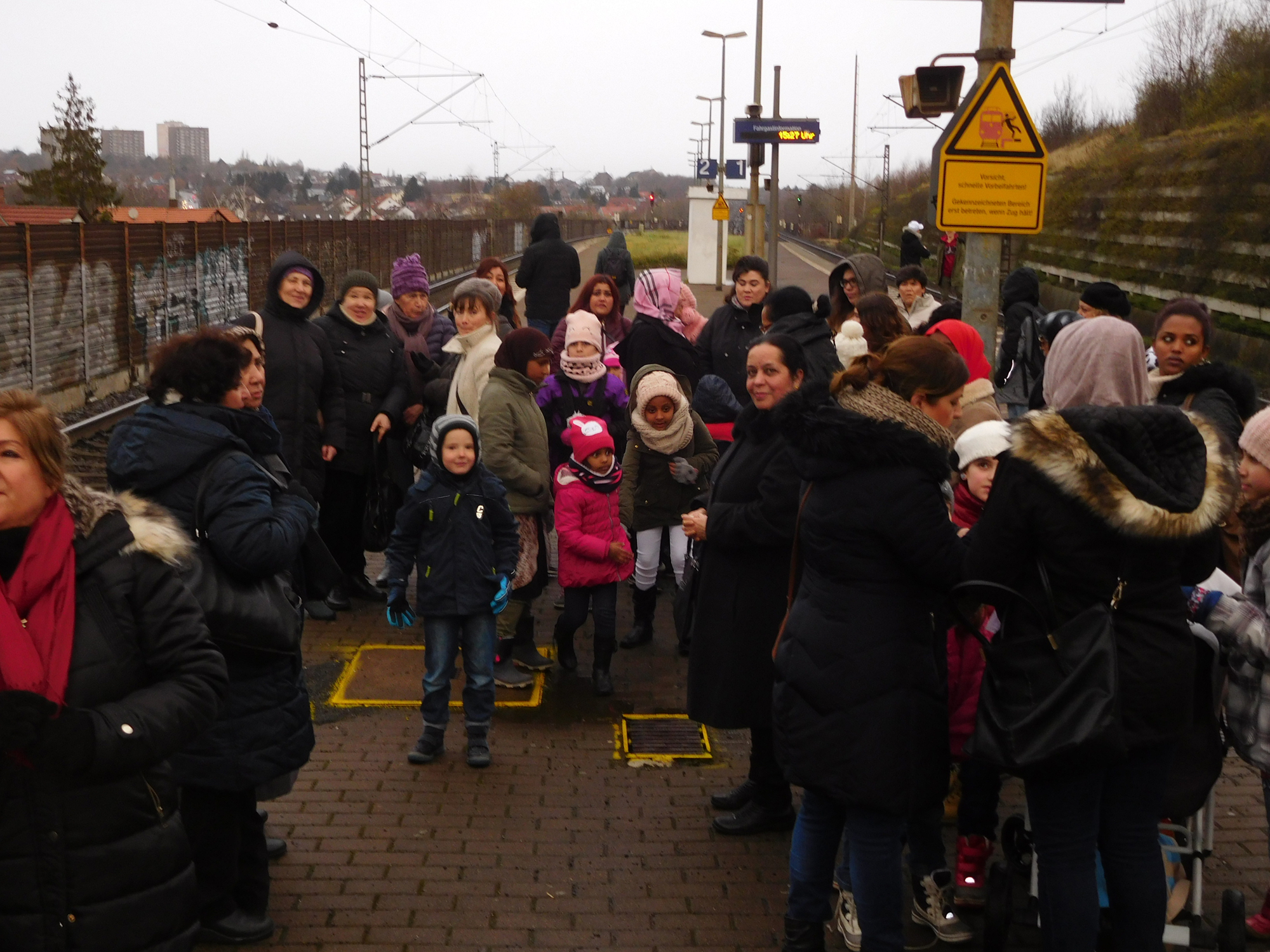 12.12.17, Besuch des Weihnachtsmarktes in Melsungen, Start am Bahnhof Oberzwehren